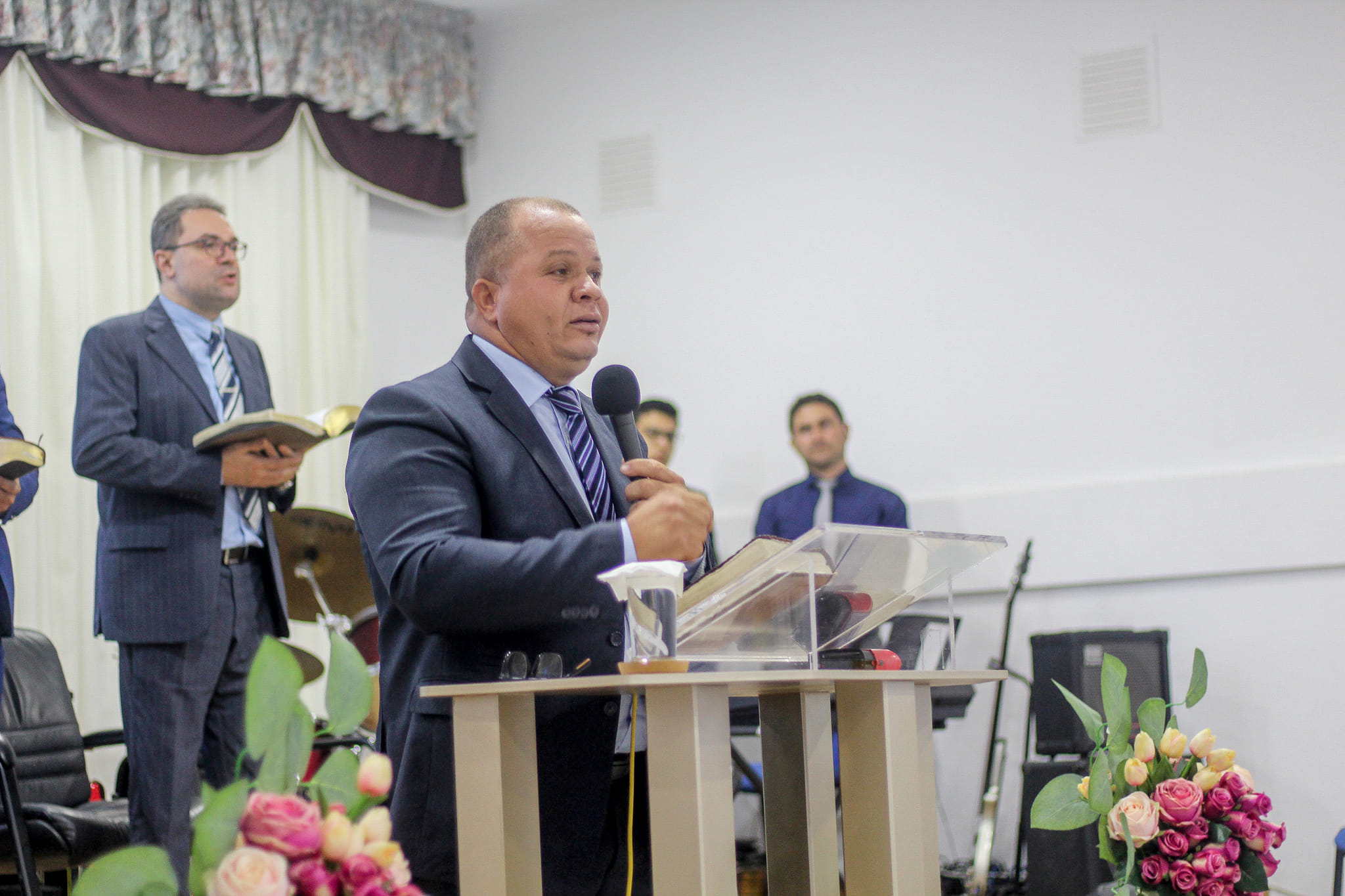 Worship and prayer at Assembleia de Deus Toronto